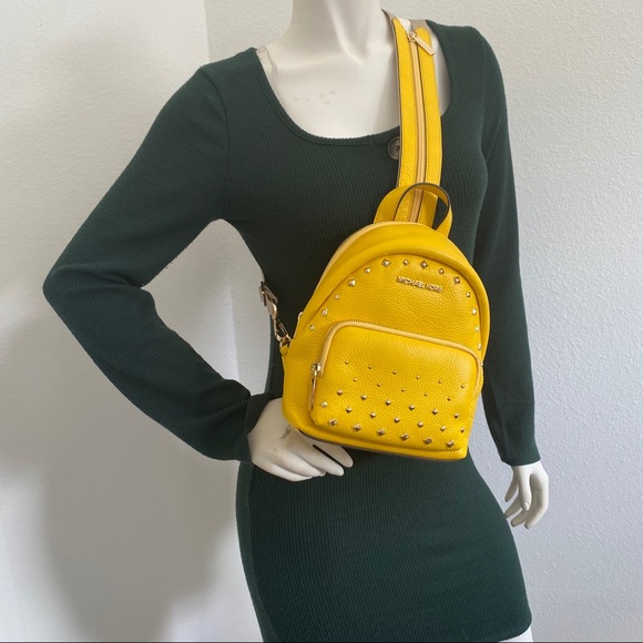 Firm ✨Michael Kors convertible Erin backpack - Picture 5 of 15